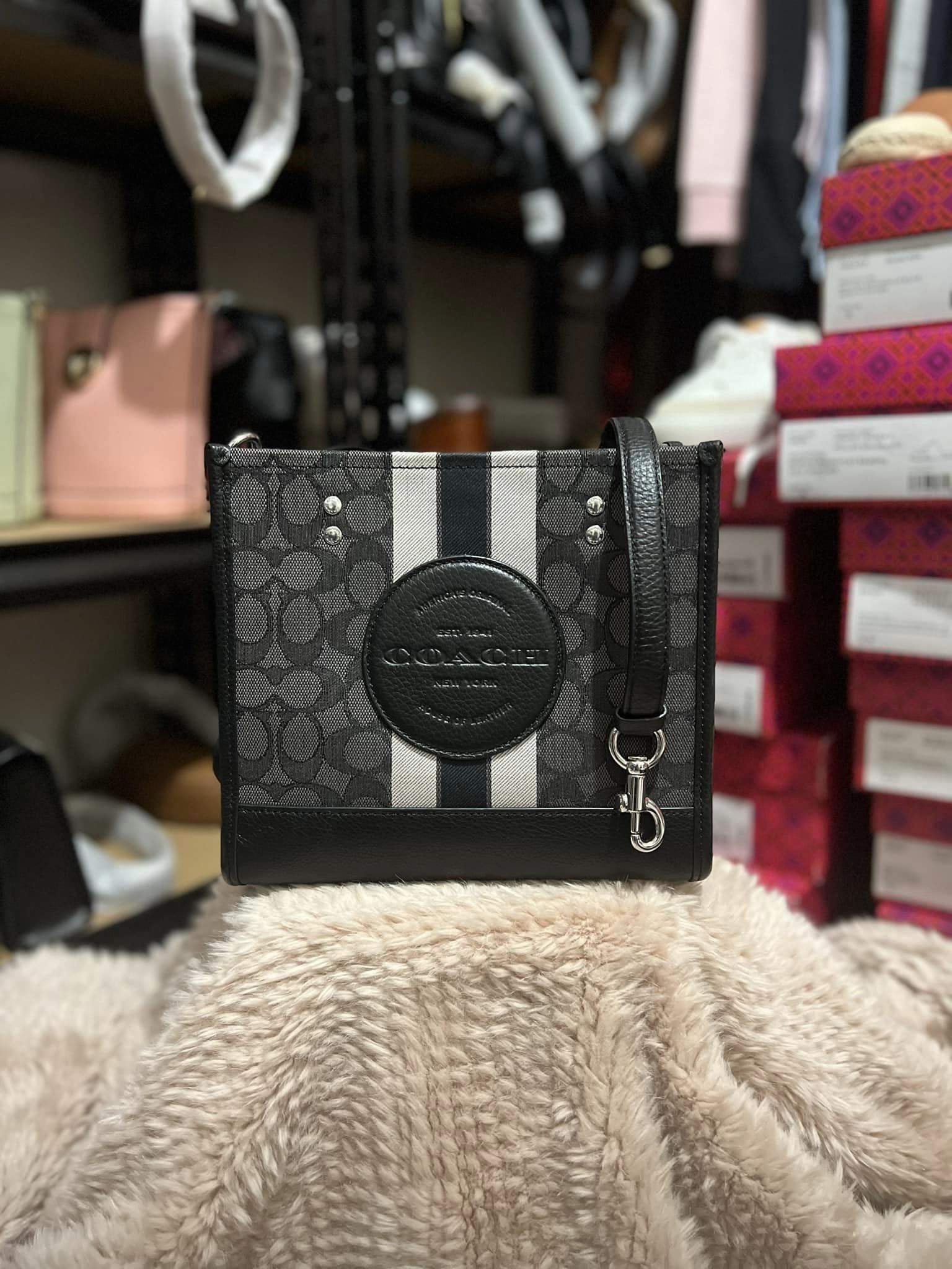 Coach Dempsey Tote 22 in Signature Jacquard with Stripe and Coach Patch - SV/Black Smoke Black Multi